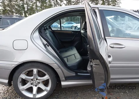 2007 Mercedes-Benz C 230 Sport z USA, uszkodzony, nr VIN WDBRF52H47A944442